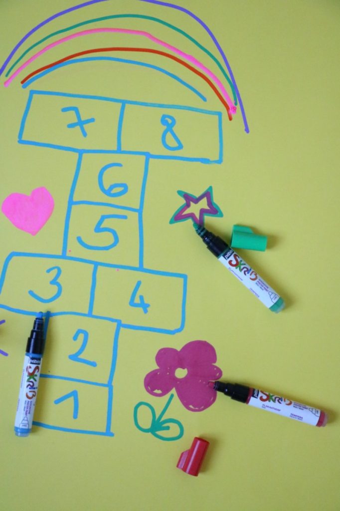 Pébéo SET DE 6xSKRIB GOUACHE Dessin du jeu de la marelle, d'un arc en ciel, d'un cœur, d'une étoile et d'une fleur avec des Skrib gouache